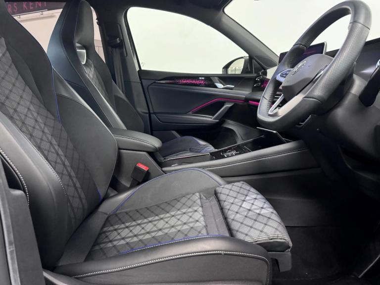 2025 Volkswagen Tiguan 1.5 TSI eHybrid 19.7kWh R-Line SUV 5dr Petrol Plug-in Hybrid DSG Euro 6 (s...