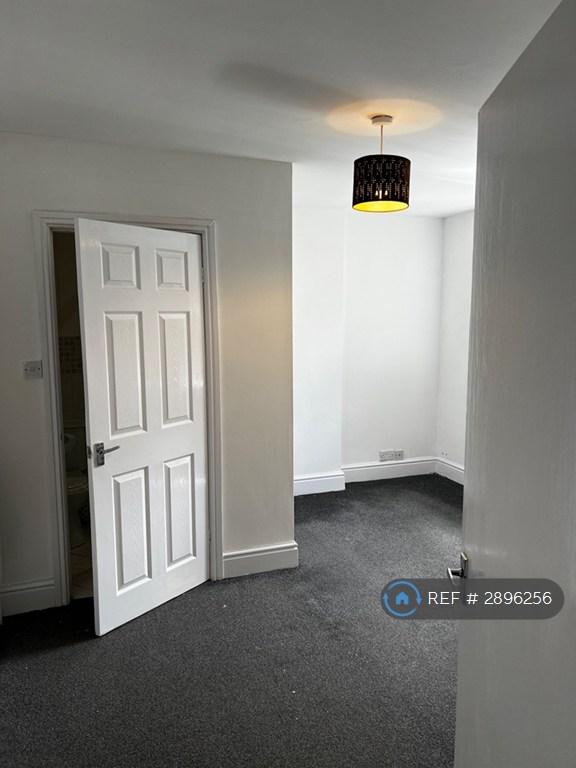 2 bedroom flat in Princes Drive, Colwyn Bay, LL29 (2 bed) (#2896256)