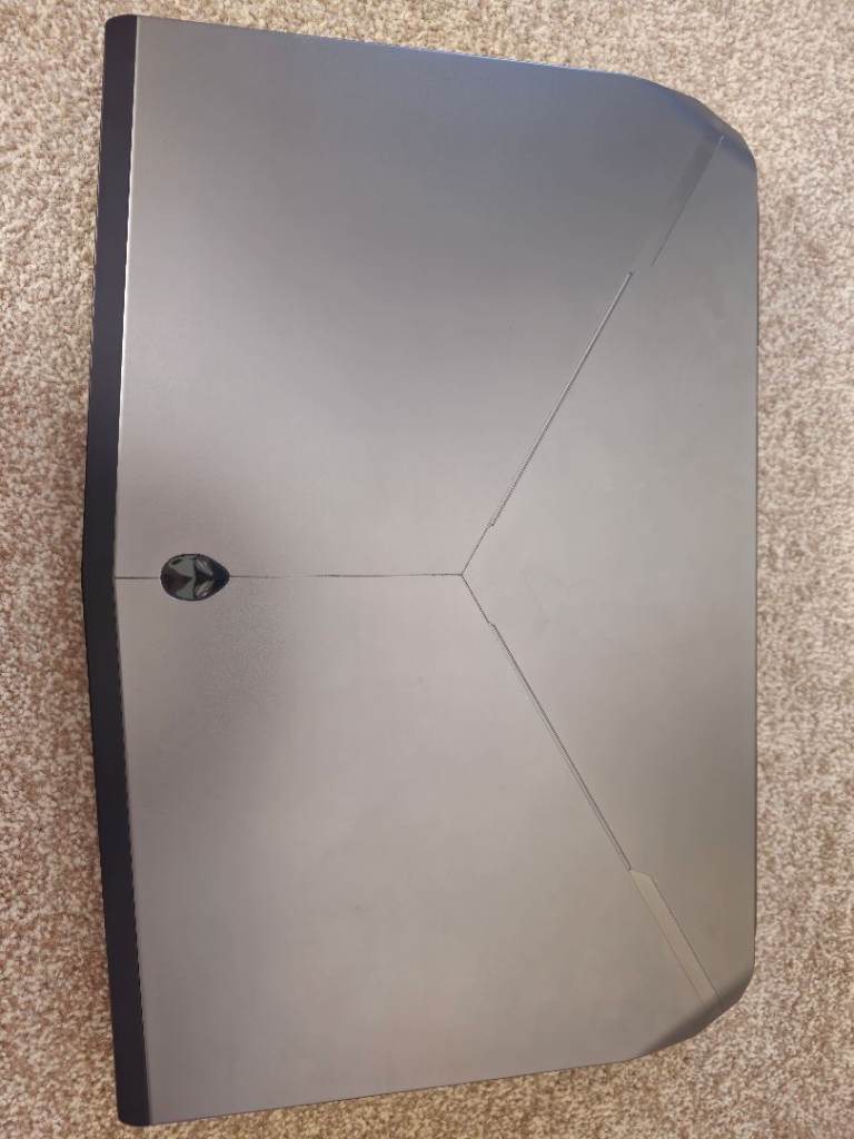 Alienware laptop 15 r2 i7 for spares &repairs