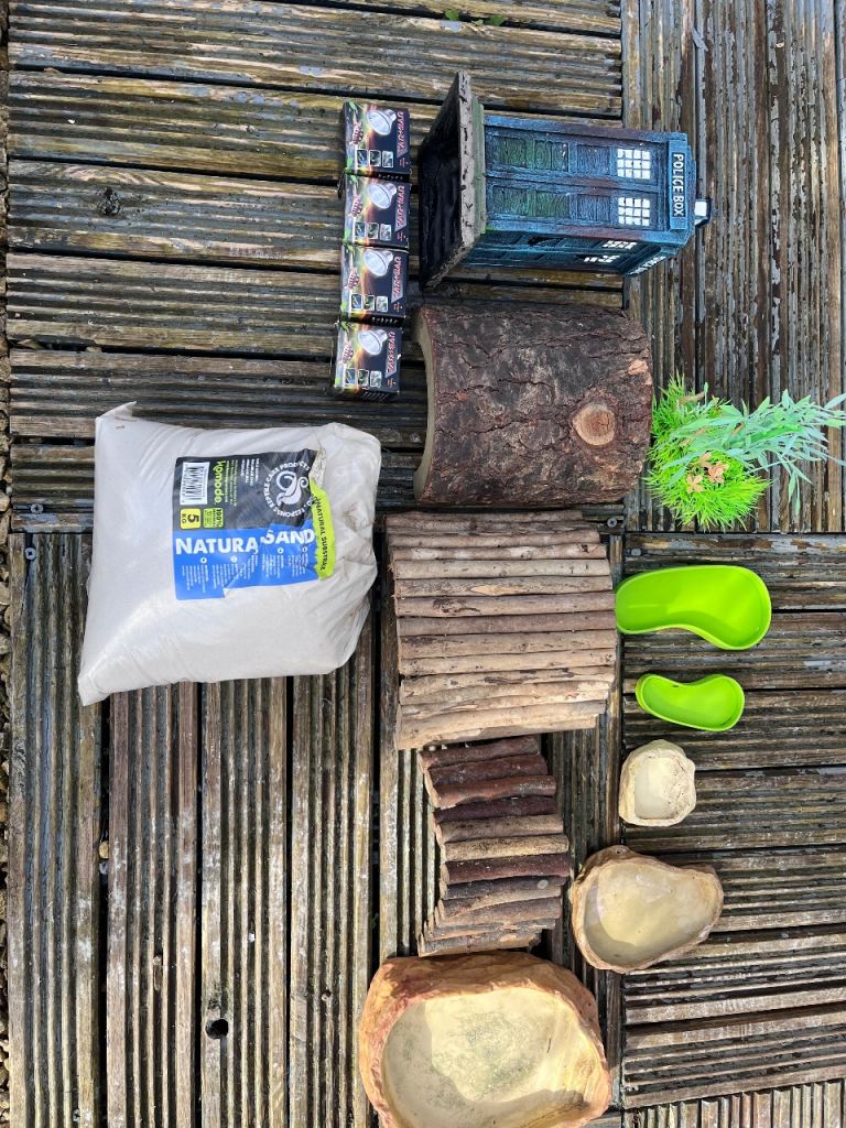 Reptile house accessories 