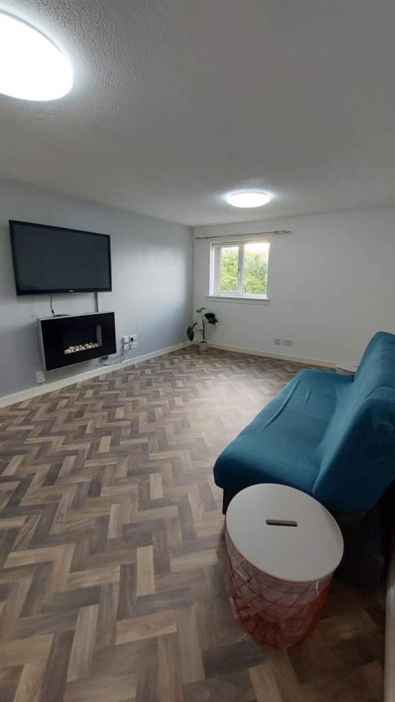 4 bed flat in G21 Glasgow