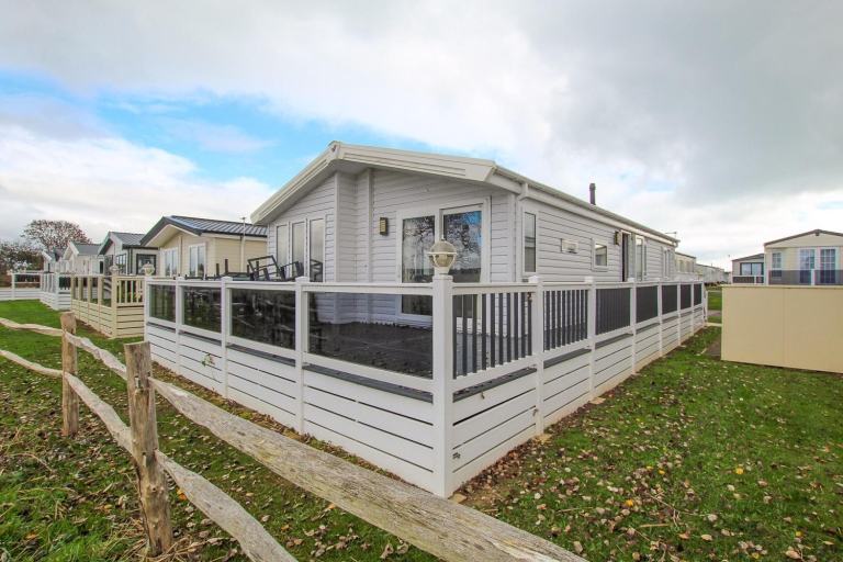 Willerby Cranbrook Lodge 2021 sited at New Beach, Dymchurch, Kent. Private sale