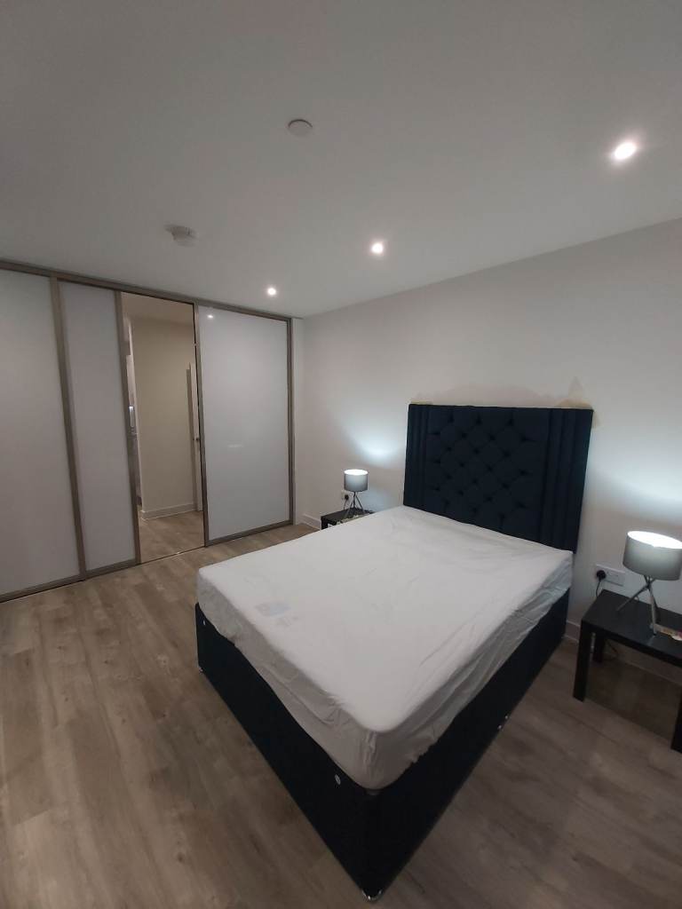 LARGE ROOM AVAILABLE FOR RENT IN HIGH STREET HOUNSLOW TW3 