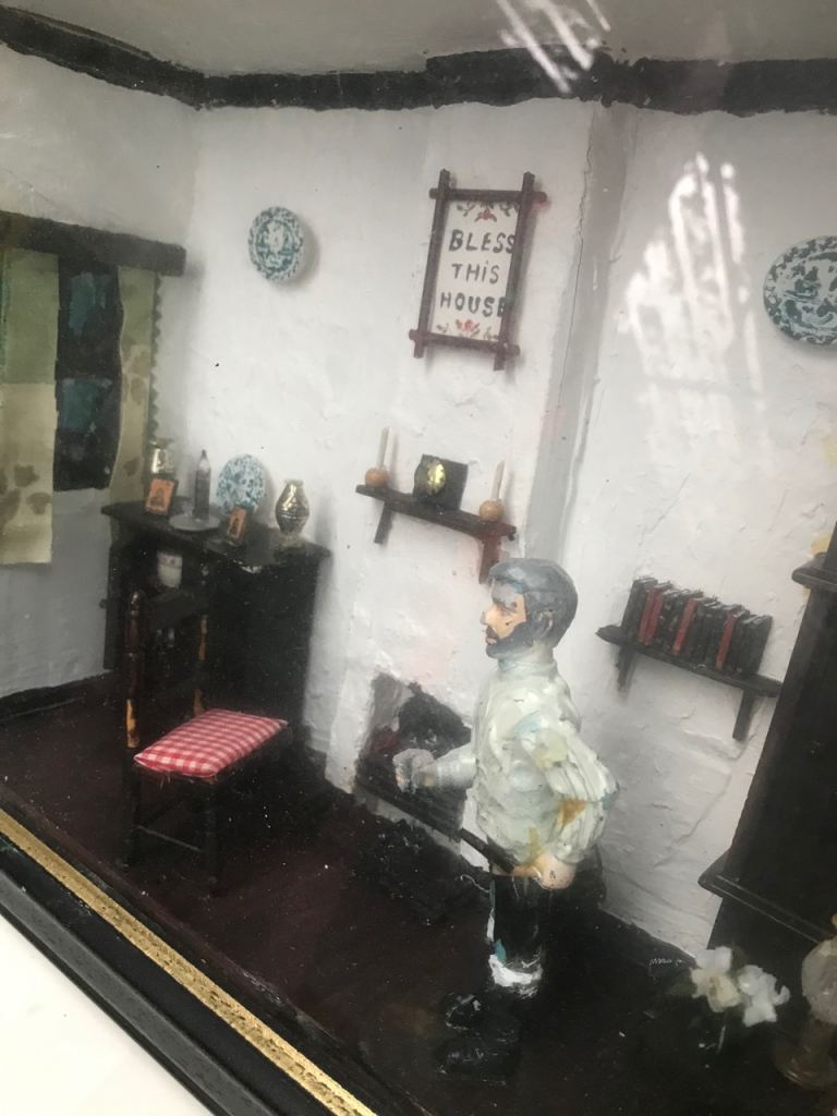 COTTAGE REPlCLA ORNAMENT 