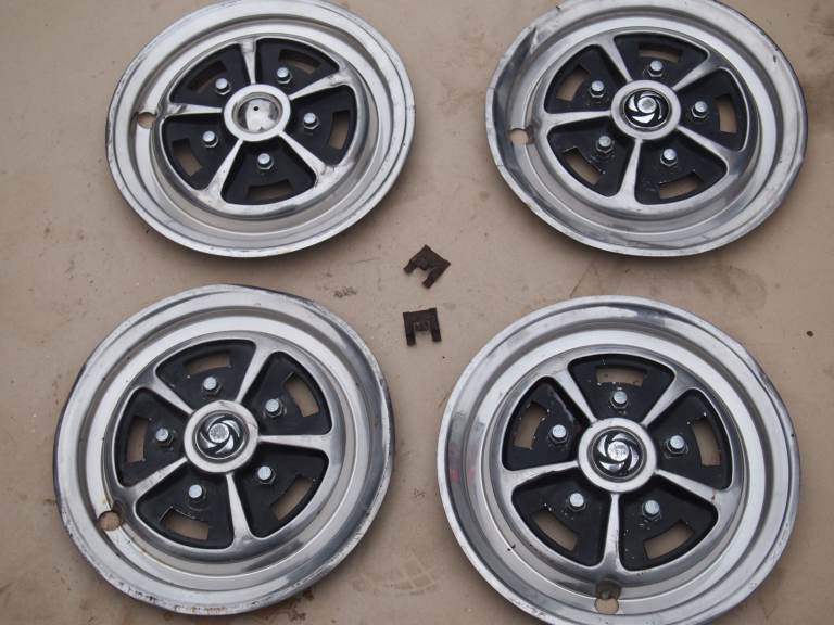 CLASSIC TRIUMPH WHEEL TRIMS (SET OF 4)