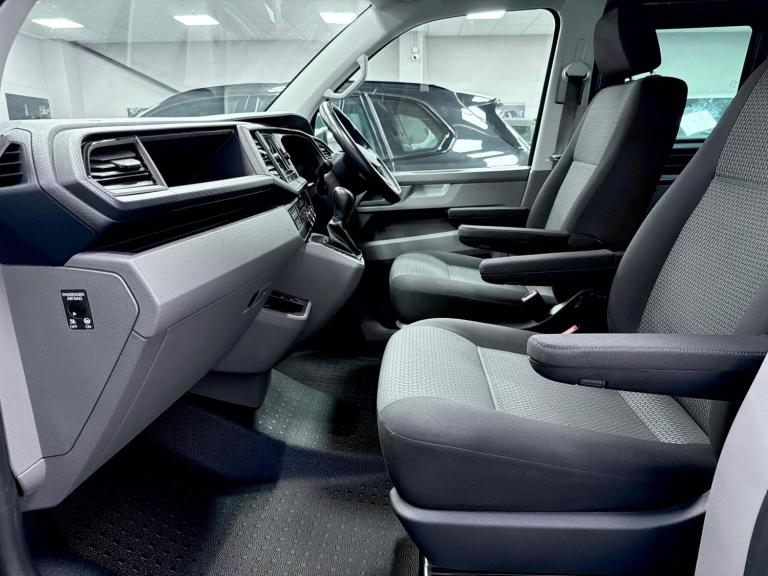 2022 Volkswagen Transporter 2.0 BiTDI T32 Highline Kombi DSG FWD SWB Euro 6 (s/s) 5dr WINDOW VAN ...