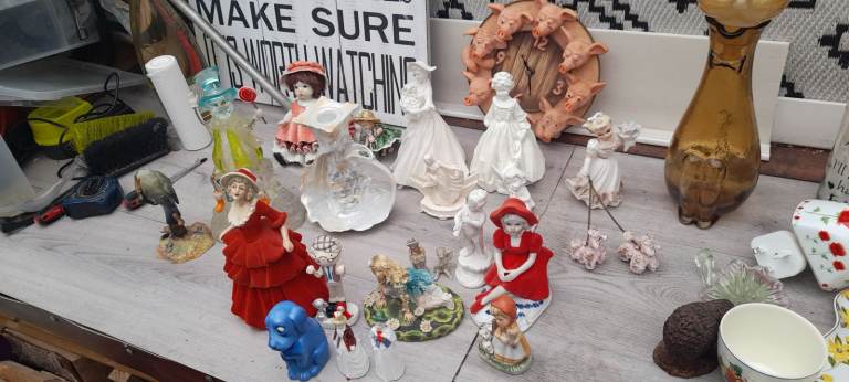 LARGE LOT Job Lot of Various Ceramic Figurines and Collectibles SEE PHOTOS