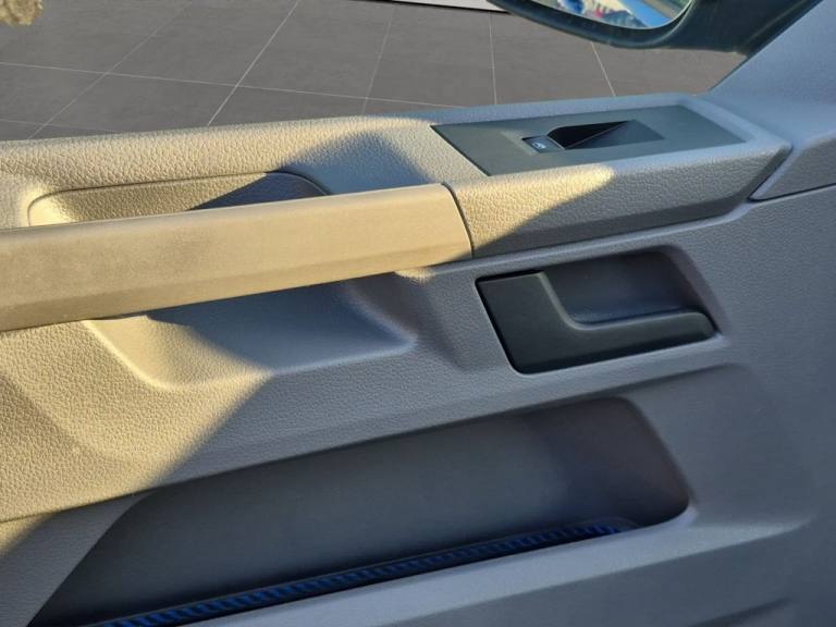 2020 20 VOLKSWAGEN TRANSPORTER 2.0 TDI T32 HIGHLINE KOMBI DOUBLE CAB 5DR DSG SWB