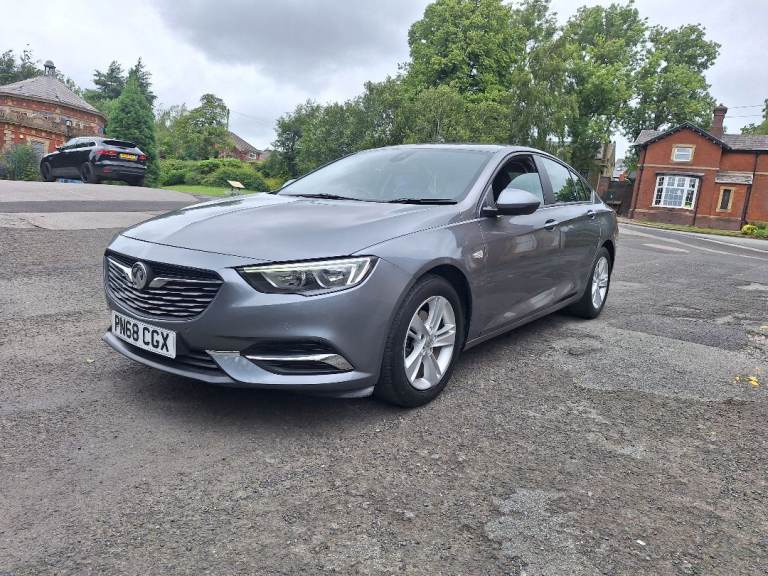 Vauxhall, INSIGNIA 1490 (cc) One owner Why Auris Passat Corolla Golf A4 A3 Astra Corsa Civic Kia I20
