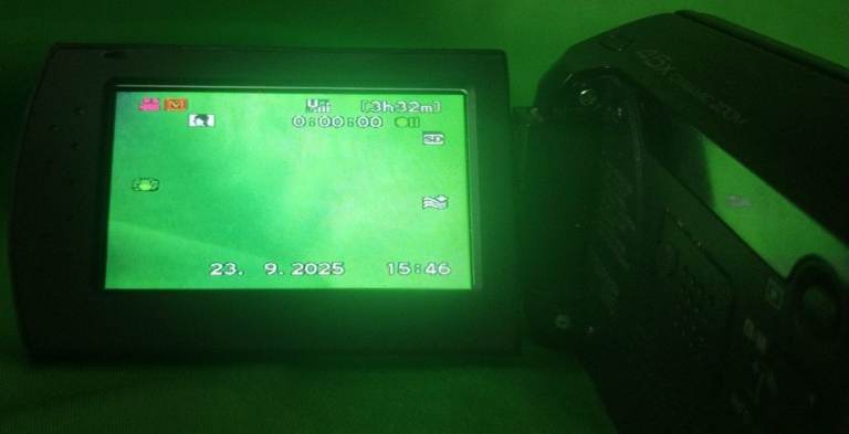 JVC Everio GZ-MS110BEK Camcorder + 16GB SD Card, Battery, Cables, Manual & CD