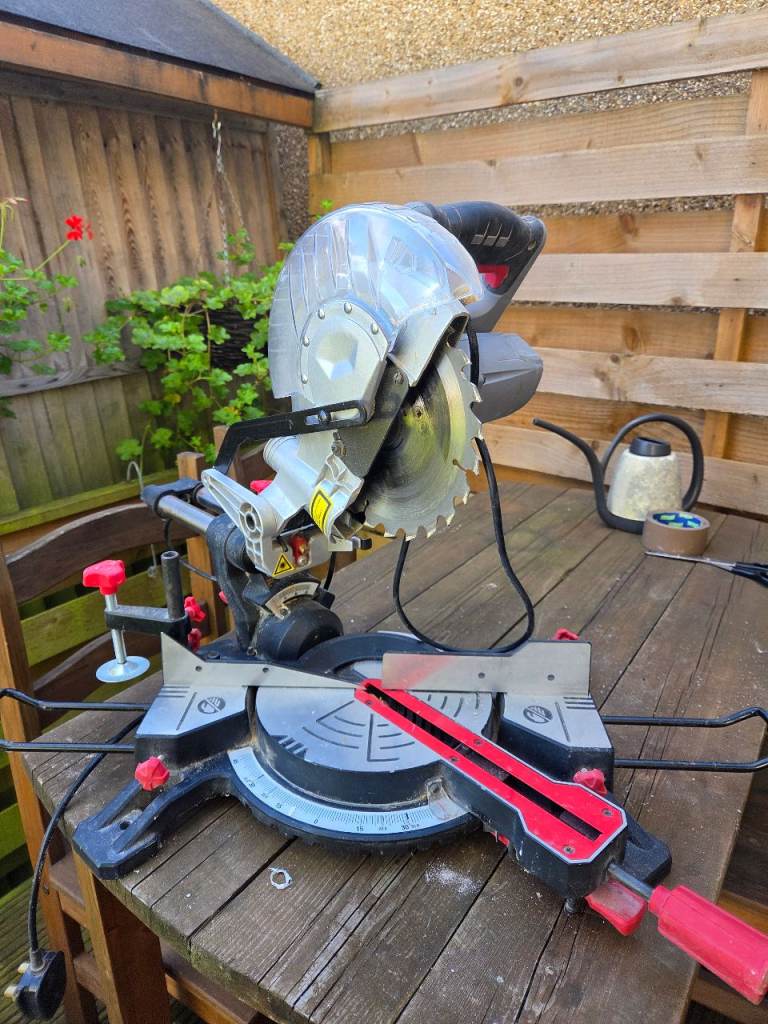 Sliding Mitre Saw
