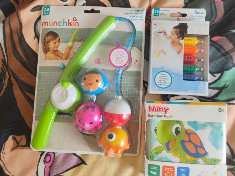 Brand New 'Munchkin' Bath Toys - Magnetic Fishing Rod, Waterproof Book & Easy-Clean Crayons 