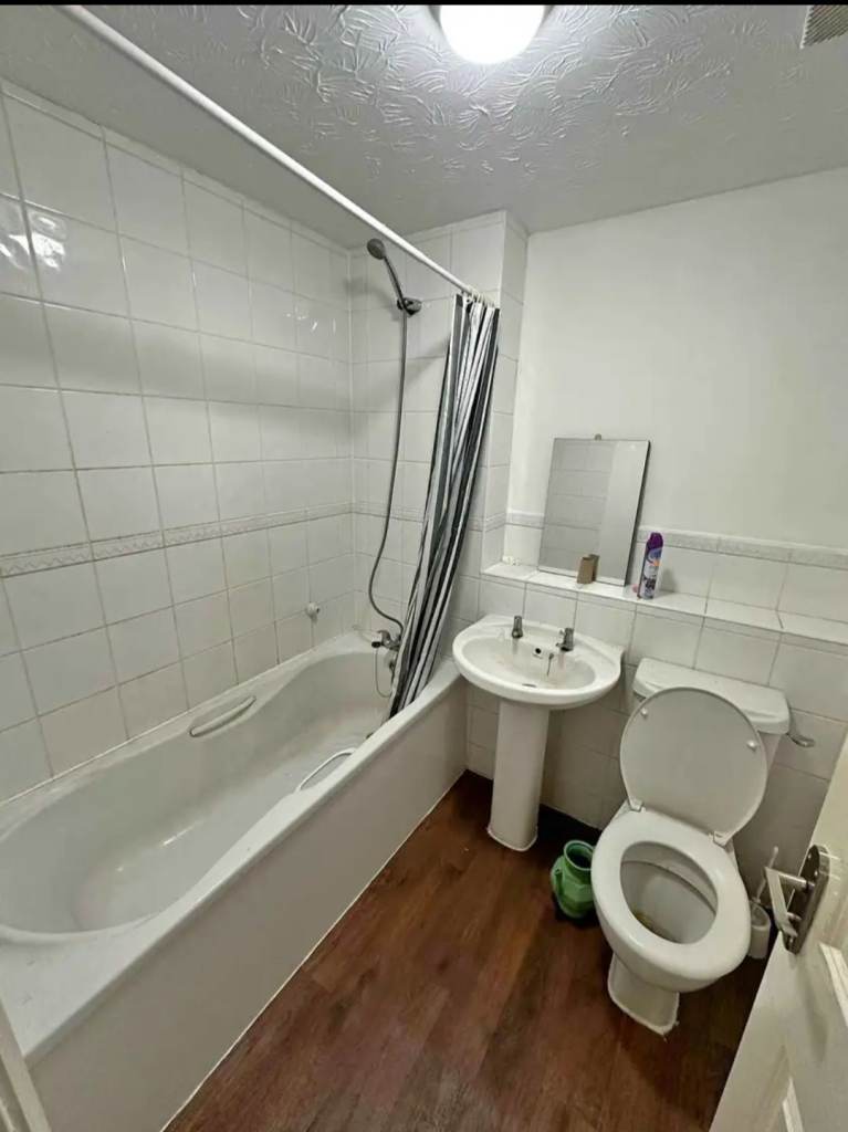 Rooms/uc/esa/pip/ensuite rooms available to rent 