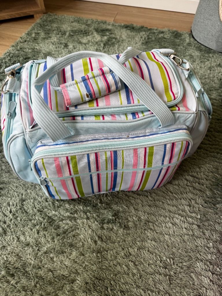 Picnic bag/ BBQ set full of accessories plates, cups, ice bucket jugs plus lots more huge set 