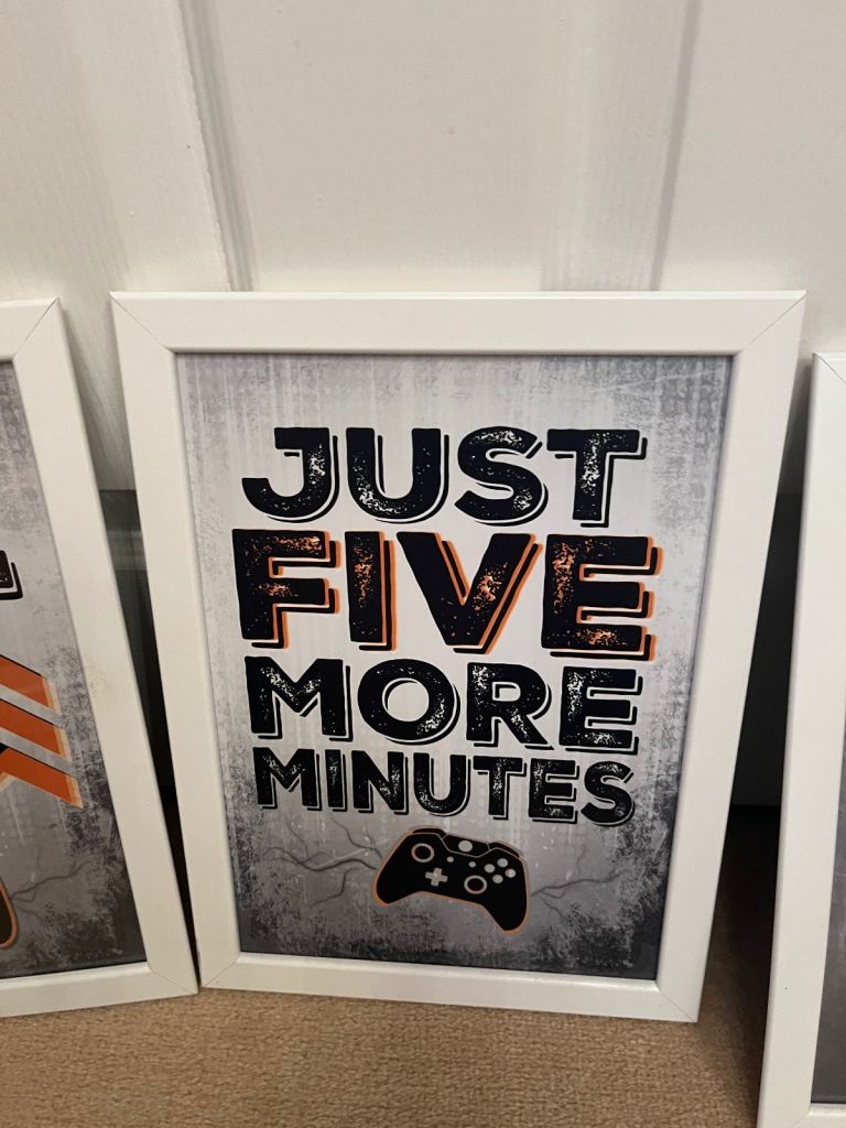 Set of 4 framed gaming pictures vgc