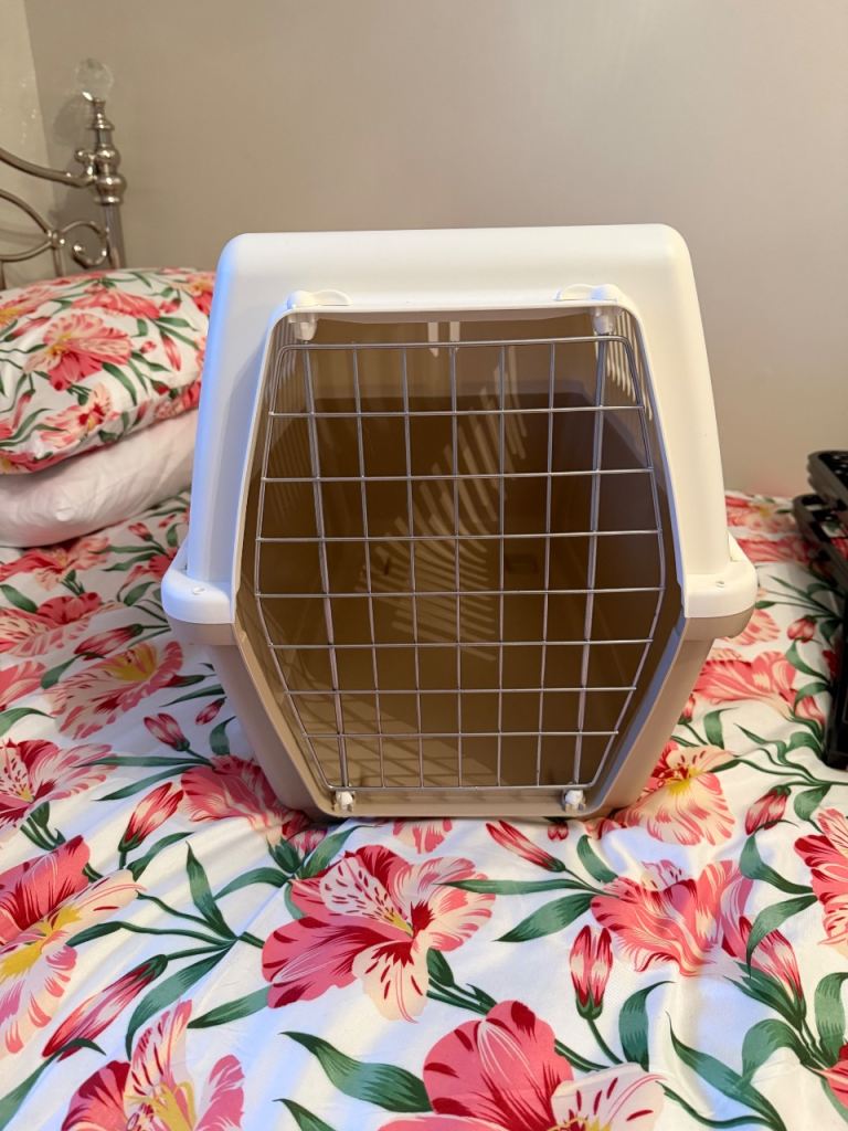 Medium pet carrier