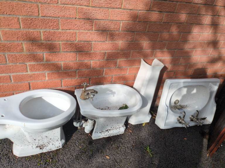 Toilet set