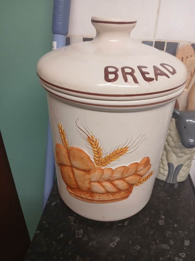 Retro bread bin 