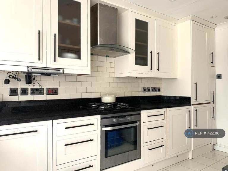 4 bedroom house in Westbourne Avenue, London, W3 (4 bed) (#422316)