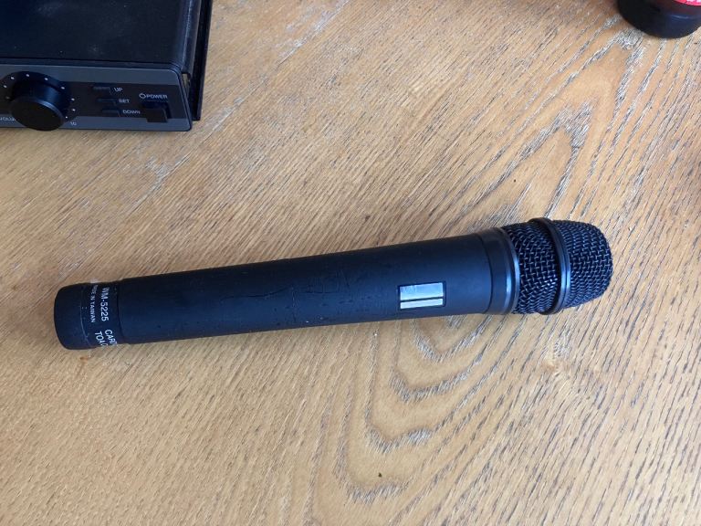 Toa wireless tuner wt-5805 with Toa microphone wm-5225 X2 microphone 