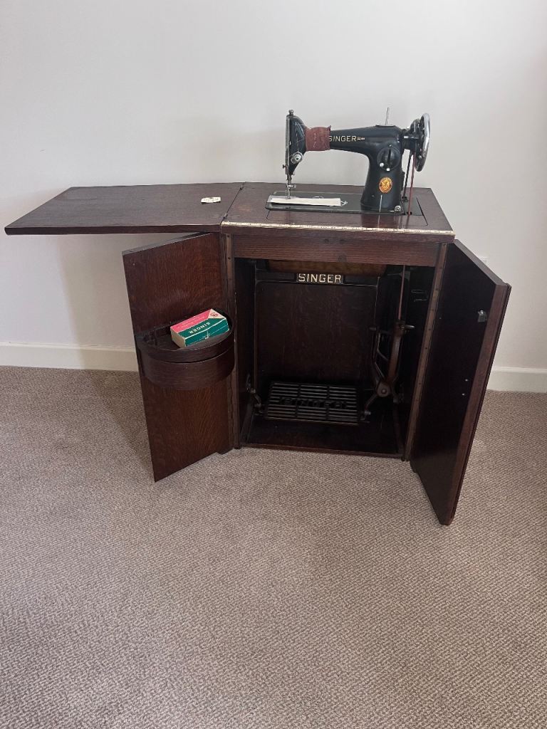 Singer sewing machine 