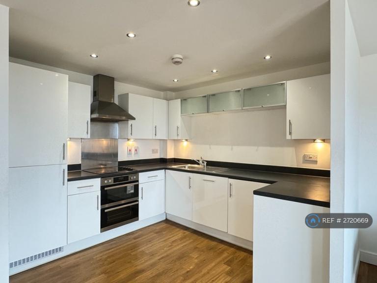 3 bedroom flat in Canterbury House, Dagenham, RM8 (3 bed) (#2720669)