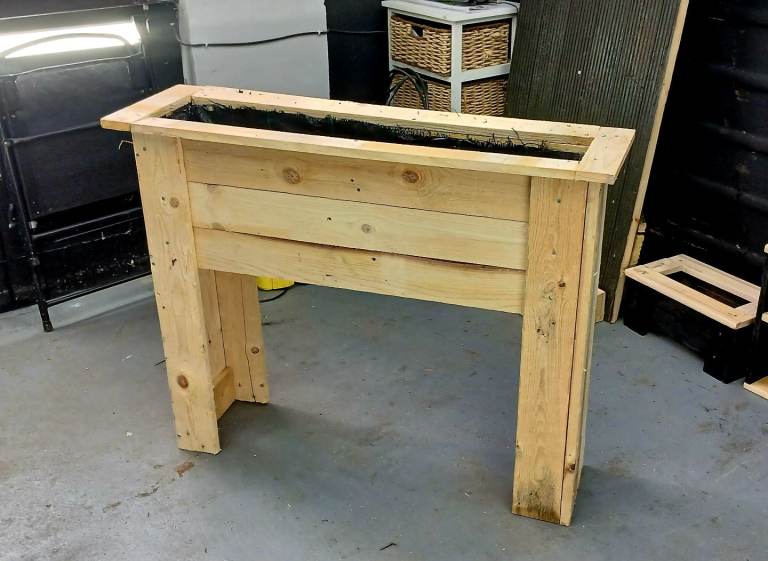 Planter on legs