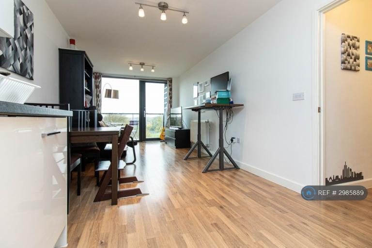 2 bedroom flat in Cranston Court, London, W12 (2 bed) (#2985889)