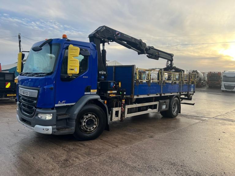 DAF TRUCKS LF 220 18T DROPSIDE FRONT END HMF 1420 CRANE 