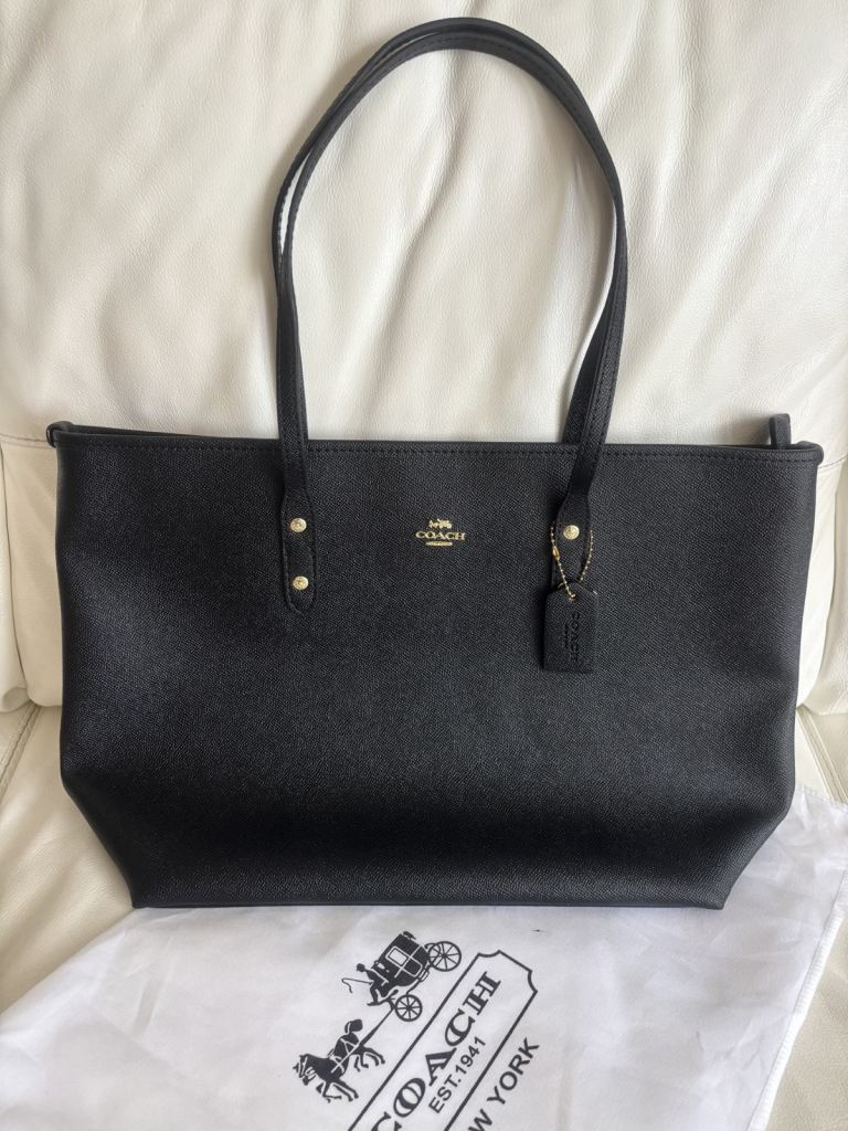 image for ### LARGE DESIGNER COACH ZIP TOTE BAG. QUALITY LEATHER.  BLACK. ###  