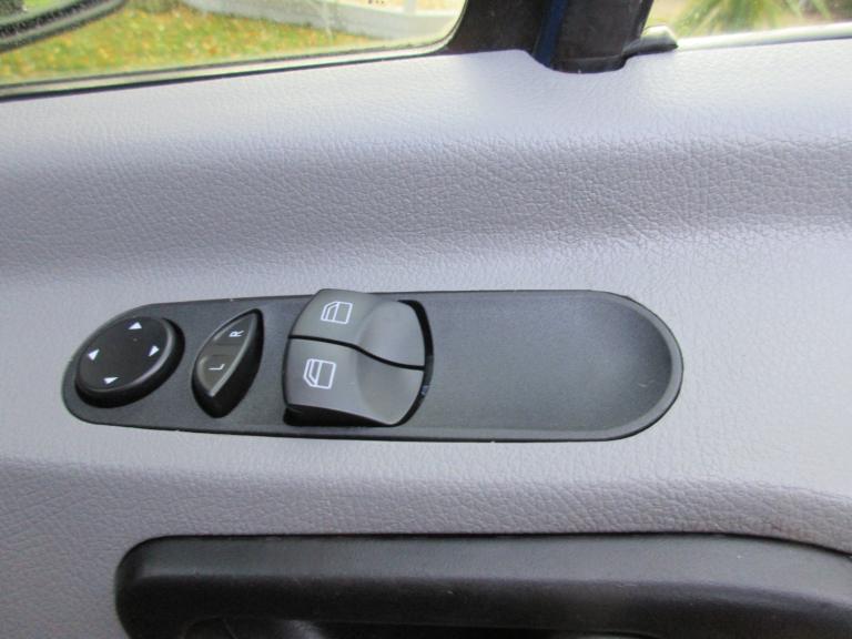 2014 Mercedes-Benz Sprinter 316 2.1CDi 3.5T L2H2 MWB MED ROOF [Email address removed. Click Email...