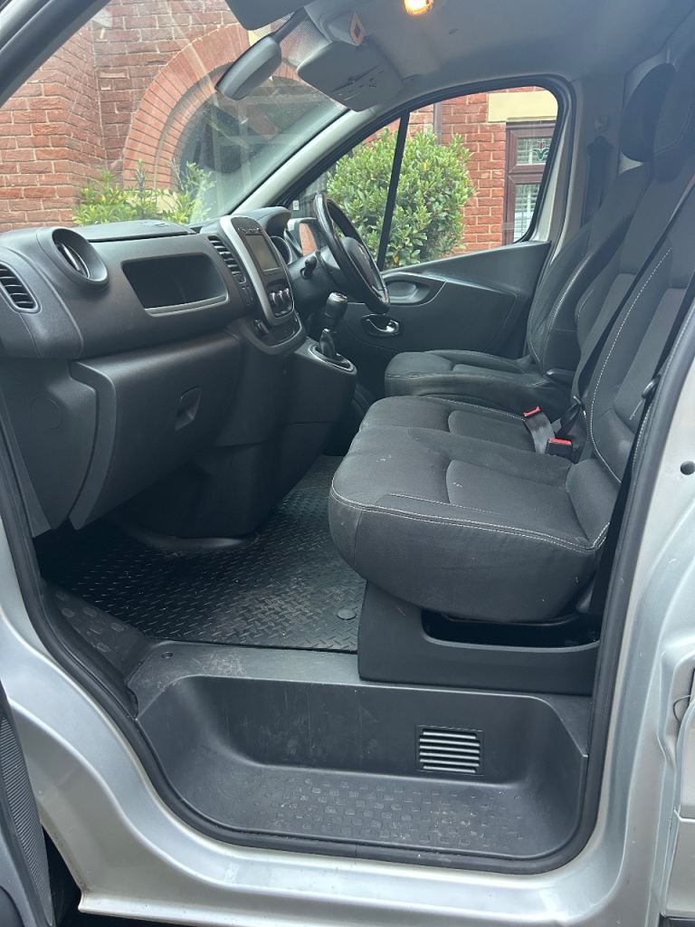 Renault, TRAFIC,SPORT ENERGY SAT NAV AIR CON,2021, Manual, 1997 (cc)