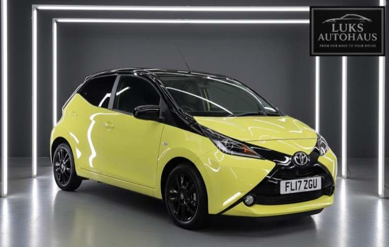 2017 Toyota AYGO 1.0 VVT-i x-cite 3 Yellow Bi-Tone Euro 6 5dr HATCHBACK Petrol Manual