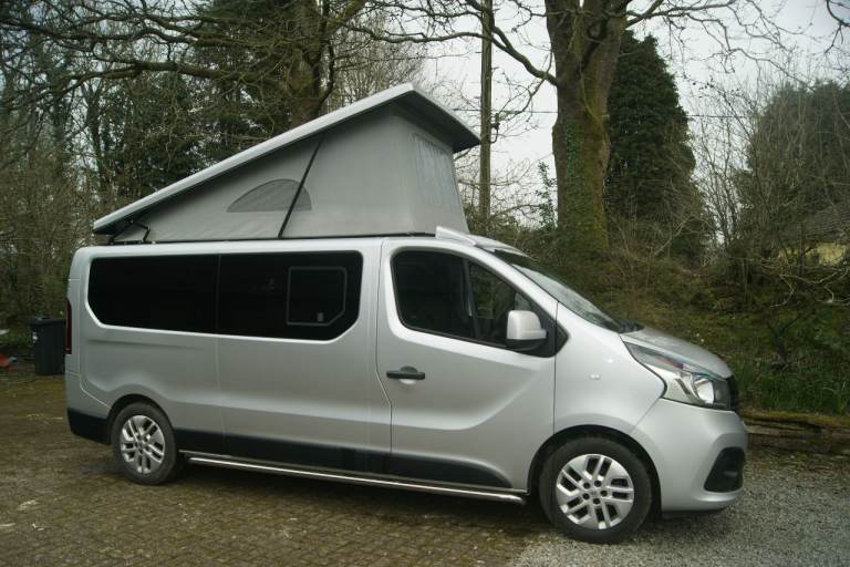 Renault trafic campervan professionally converted 2016 poptop