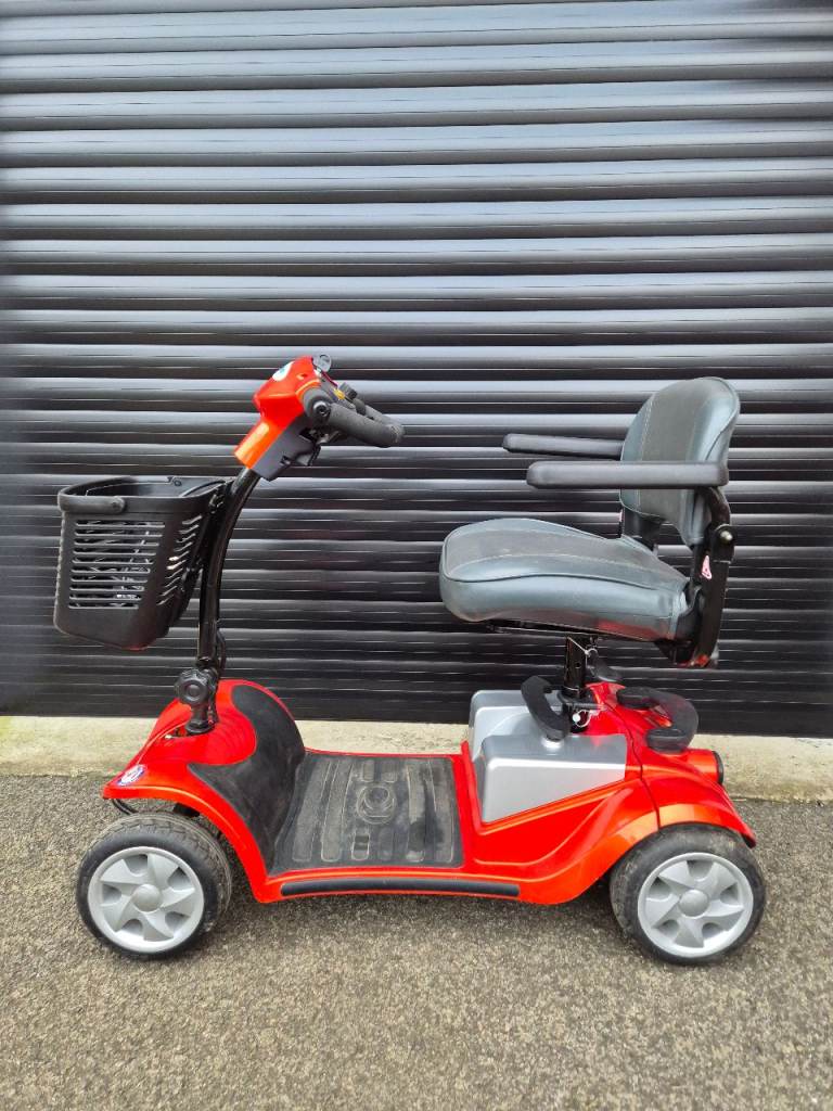 KYMCO MOBILITY SCOOTER, LIGHTS FRONT & BACK, FITS IN BOOT