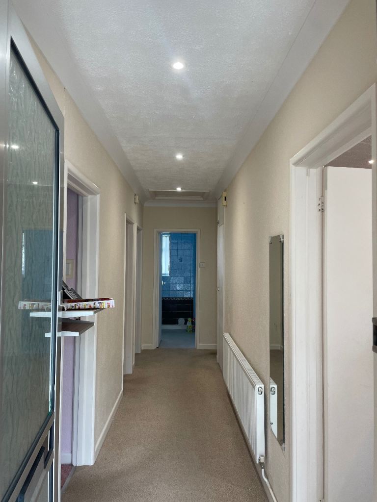 room available in sopers lane, poole
