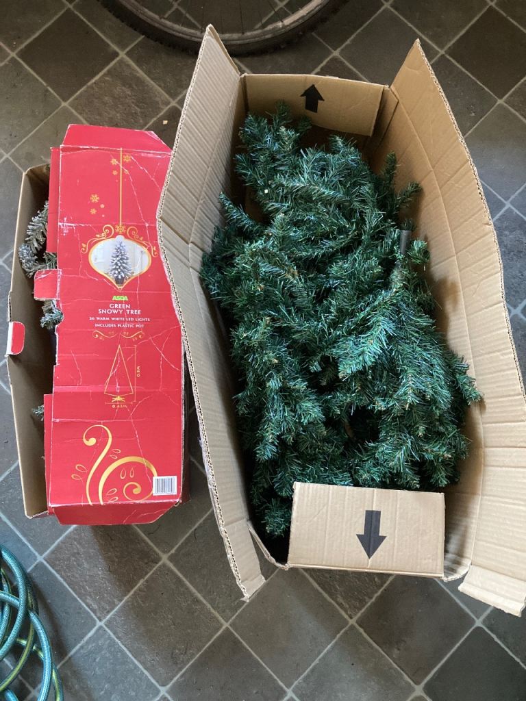 REDUCED TO £10 BEFORE OFF TO CHARITY - COMPLETE XMAS DECORATION AND TREE’s PACK