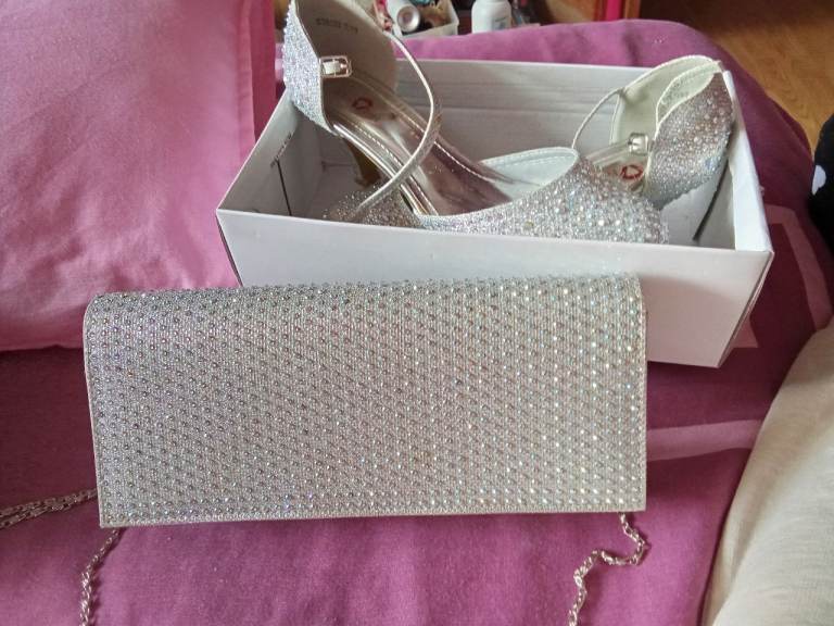 matching shoes and handbag,,shoes are size 7