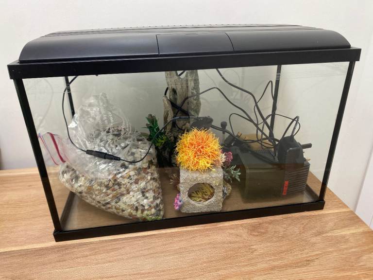 Aquatropic Starter Fisk Tank Aquarium 36L, inc Filter Pump + Gravel + Ornaments 