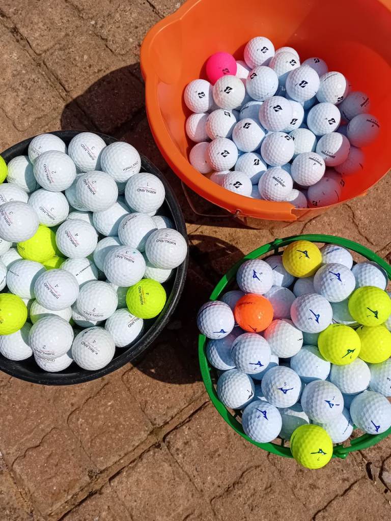 GOLF  BALLS 