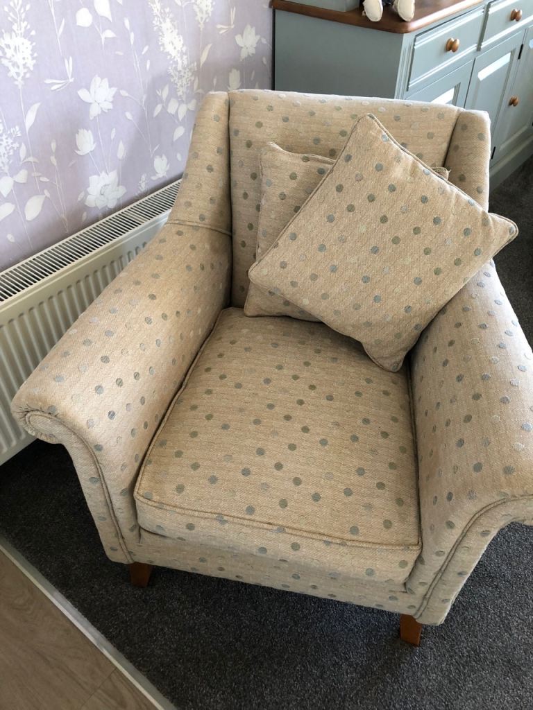 LAURA ASHLEY LOUNGE CHAIR.