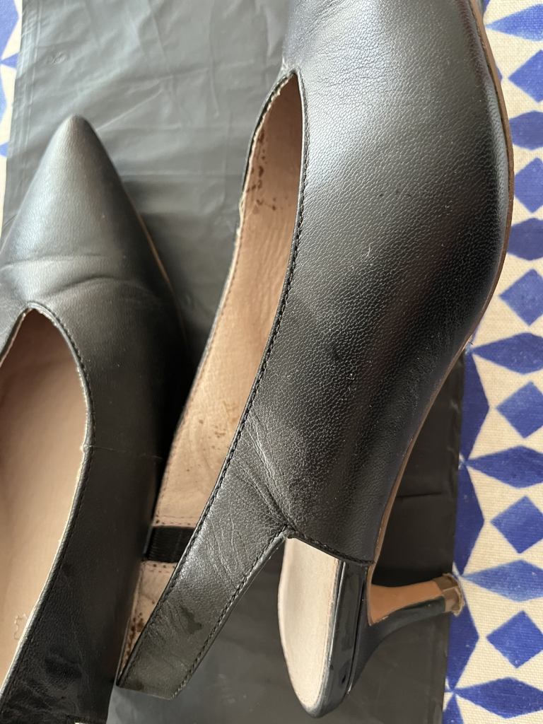 Ladies kitten heel shoe