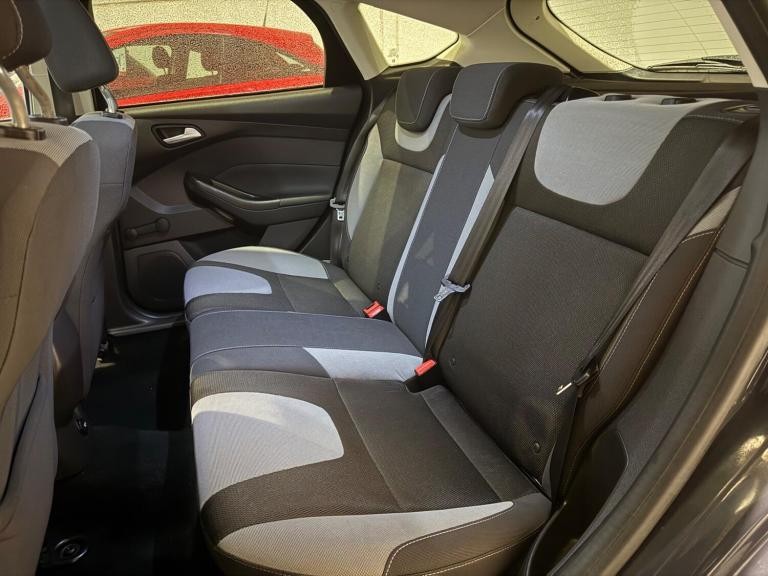 2011 Ford Focus 1.6 125 Zetec 5dr HATCHBACK PETROL Manual