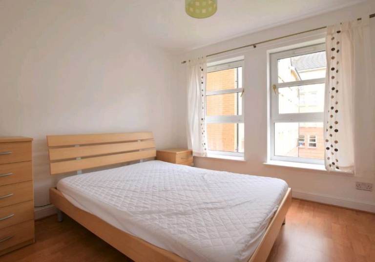 Room to rent for the summer, gorgeous modern flat in Yorkhill, from 8/7/26-5/926