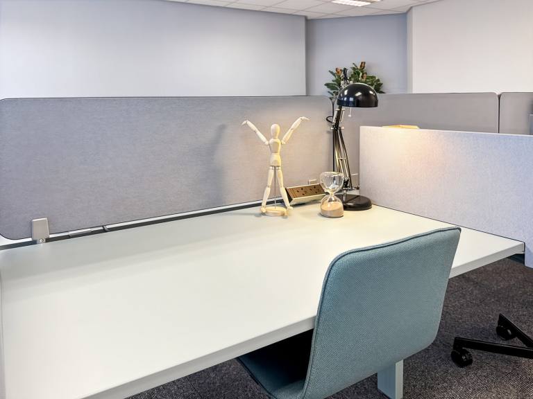 Broxburn - EH52 5AU \ Rent a Small Office