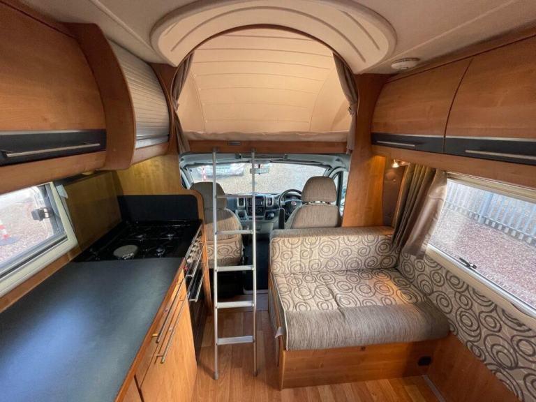 Auto-trail Arapaho 4 Berth 4 Belt End Lounge Motorhome automatic