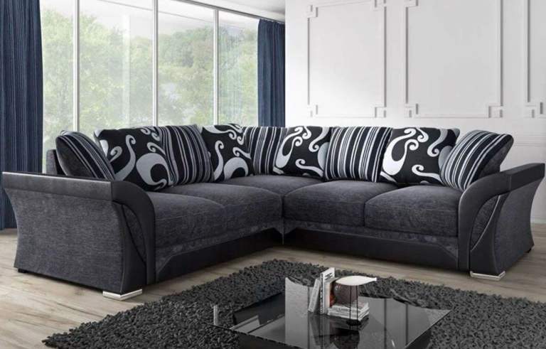 BRAND NEW Shannon corner sofa - Pillows included 