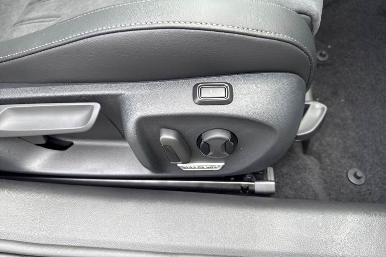 2025 Volkswagen Passat 1.5 eTSI MHEV Elegance DSG Euro 6 (s/s) 5dr Estate Automatic