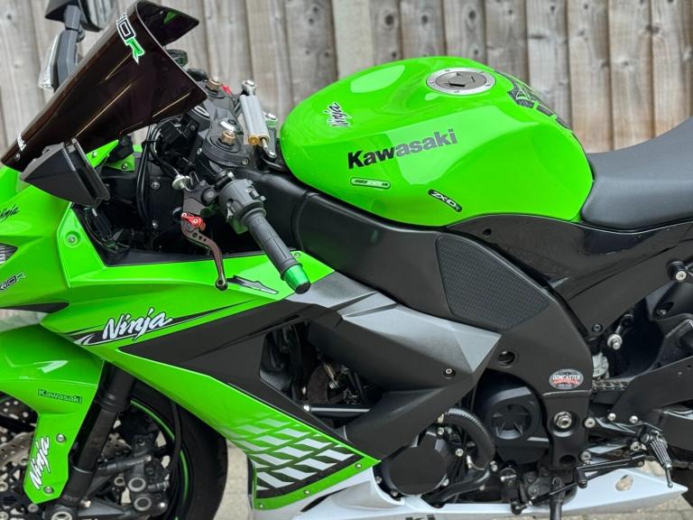 KAWASAKI NINJA ZX10R ANNIVERSARY EDITION 2011 (11) SUPER SPORT + 8,500 MILES 