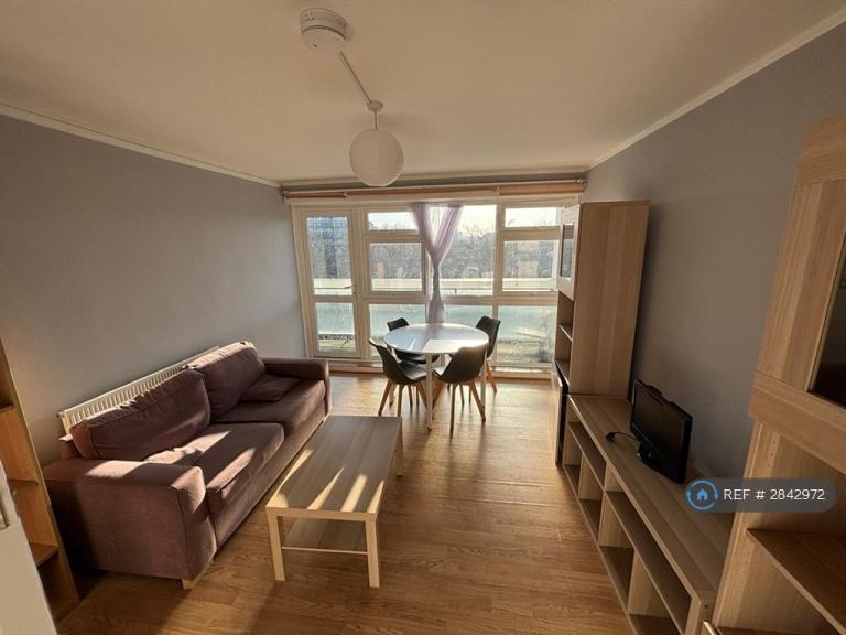 3 bedroom flat in Harper House, London, SW9 (3 bed) (#2842972)
